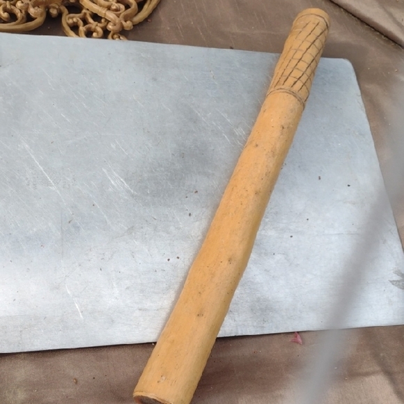 Knotty Pine Wooden Pin - Picture 1 of 3